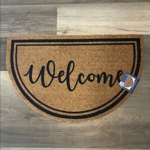 NWT- 17x27- Half-Moon Coir Doormat with Black 'Welcome' Design